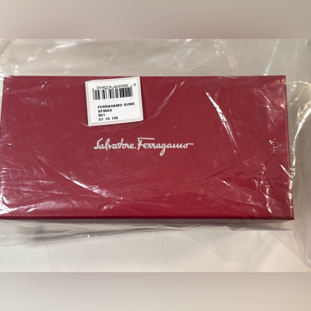 FERRAGAMO unisex sunglasses, NWT - Picture 15 of 15